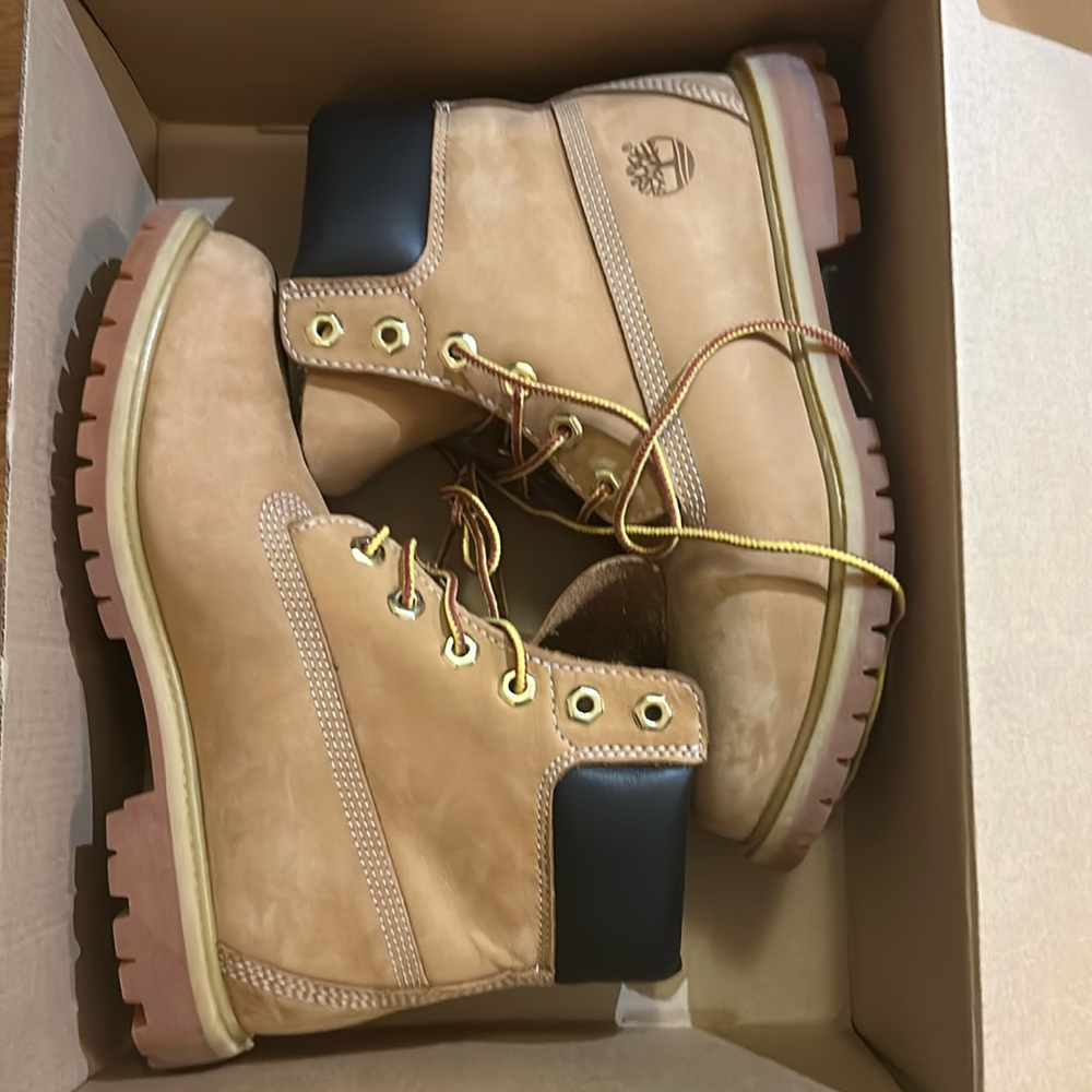 Brand new timberland 6 inch boot size 8.5 women’s